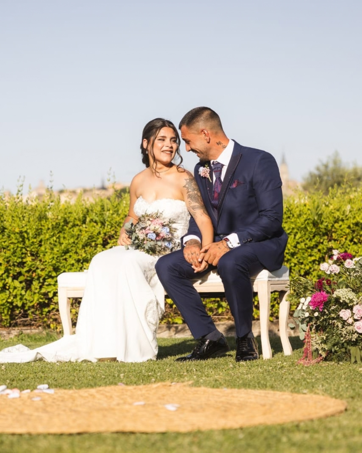 Pareja de novios durante la ceremonia en El Cigarral El Bosque de Toledo